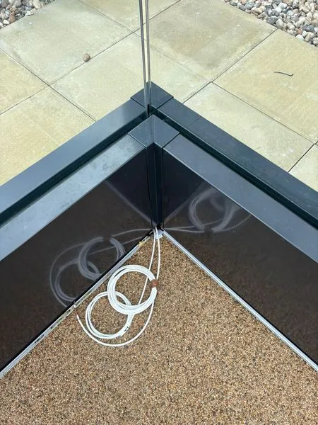 Architectural sheet metalwork with glass panels
